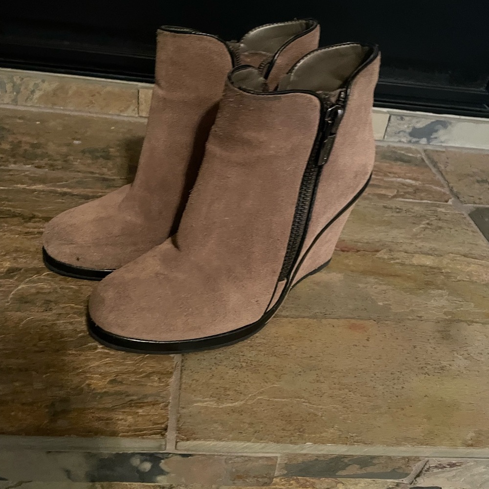 On Sale!!!!! Vince Camuto Made in Brazil  8M